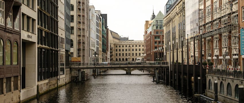Автовоз с электромобилями, который вёл белорус, сгорел в Германии