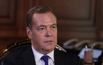 Медведев назвал задачей России распад США и ослабление Запада