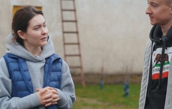 «Мы хотим тут жить». Как молодая семья из Пинска восстанавливает сразу два старых дома в деревне