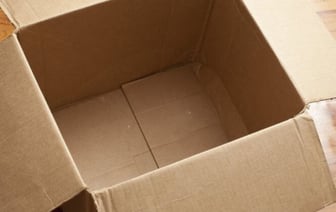 В Беларуси мальчик нашёл в автобусе коробку, которая была заклеена скотчем. И вы не поверите, что там было!