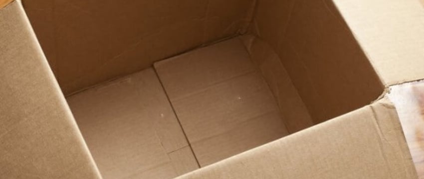 В Беларуси мальчик нашёл в автобусе коробку, которая была заклеена скотчем. И вы не поверите, что там было!