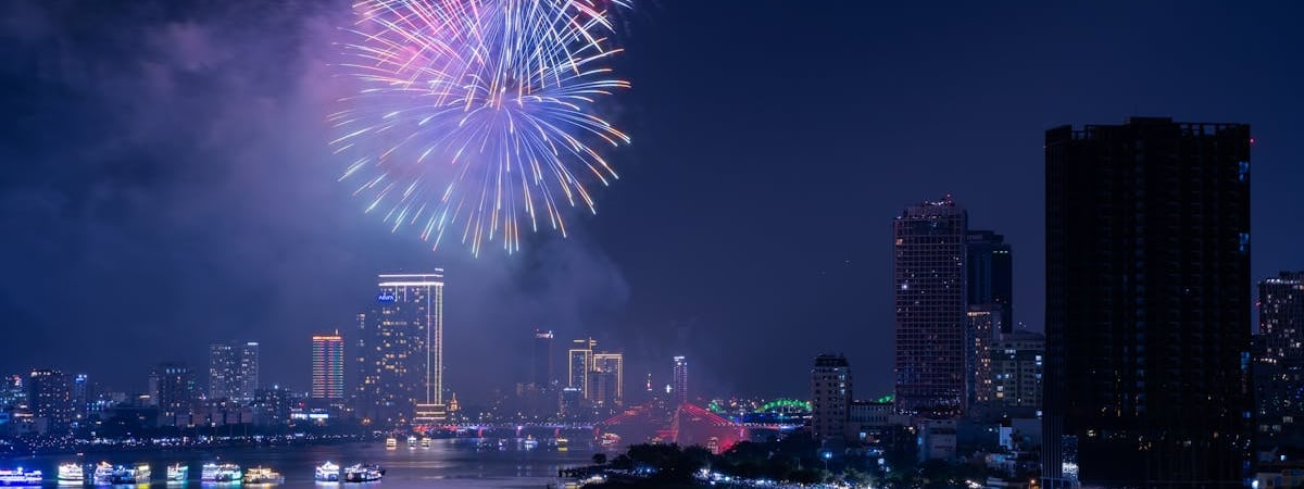 В США республиканцы стали заклеивать уши пластырем, чтобы поддержать Трампа — Фото