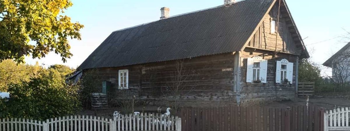 Под Гродно власти признали деревенскую хату пустующей и внесли ее в реестр, но родственница обратилась в Госконтроль — что было дальше