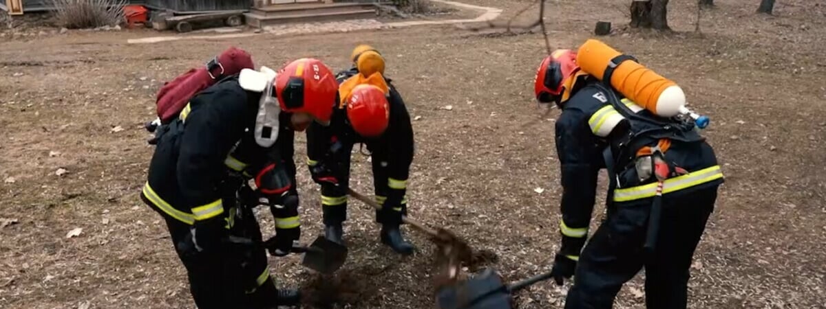 Спасатели показали как белорусам, как правильно жечь костры, чтобы не получить штраф — Видео