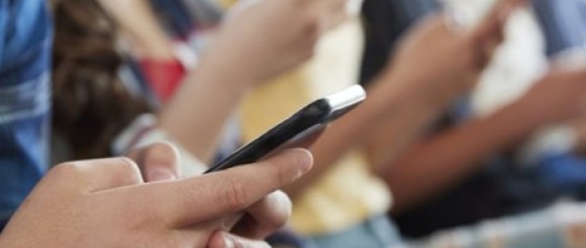 Как телефон влияет на внешность человека