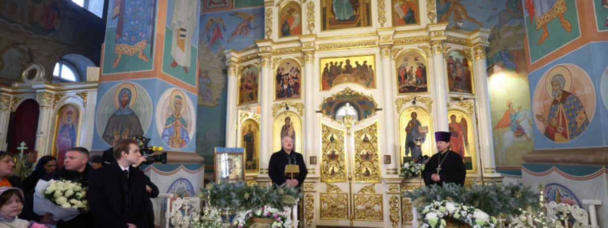 «Мои дети будут жить». Лукашенко в храме на Рождество пообещал «тихо, спокойно передать эту власть новому поколению»