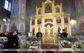 «Мои дети будут жить». Лукашенко в храме на Рождество пообещал «тихо, спокойно передать эту власть новому поколению»