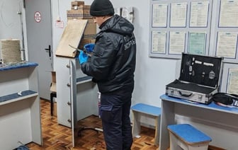 В Беларуси мужчина избил посетителей на почте, одна женщина скончалась