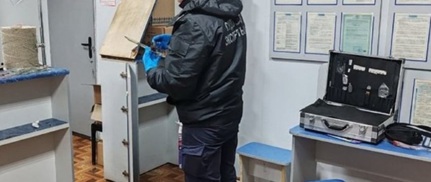 В Беларуси мужчина избил посетителей на почте, одна женщина скончалась