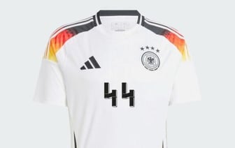 Adidas запретила продавать футболки сборной Германии с номером 44