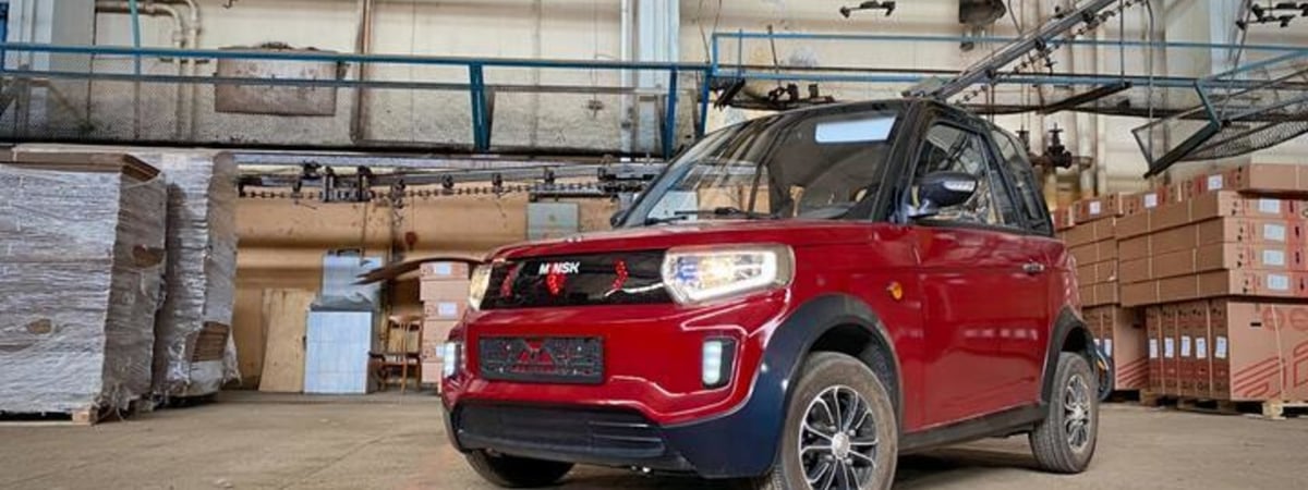 На мотовелозаводе в Минске выпустили электрический микрокар за 9900 долларов. Его происхождение оказалось неожиданным