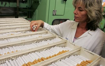 Белорусскую компанию «Табак-Инвест» лишили права производить сигареты четырёх известных марок