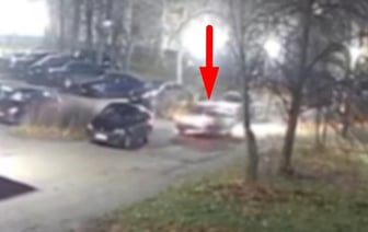 Водитель повредил стоящий автомобиль и уехал — это попало на видео