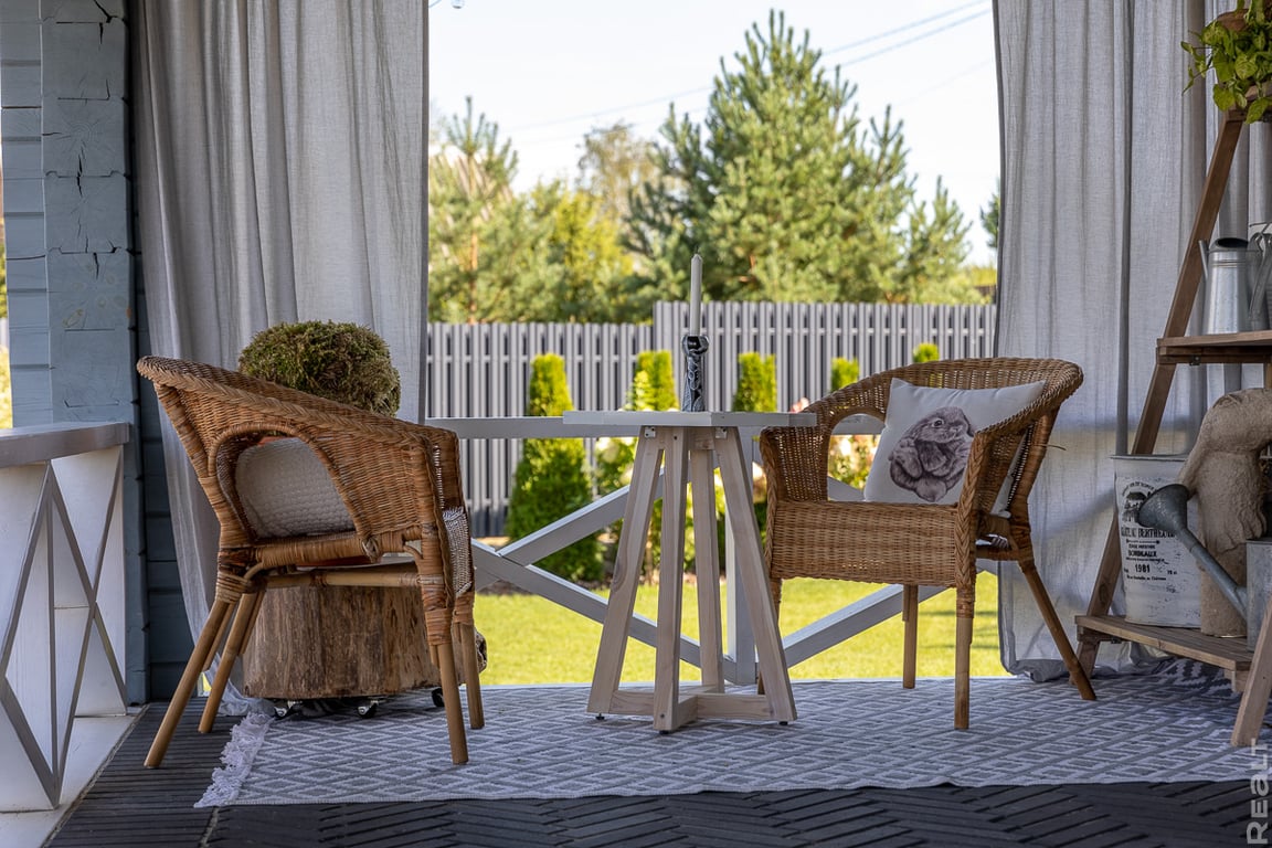 Молодая семья построила уютный дом из старого сруба. Побывали у них в гостях