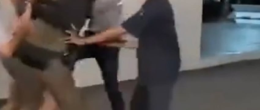 Пьяный белорус в одних трусах напал на полицейских на Пхукете
