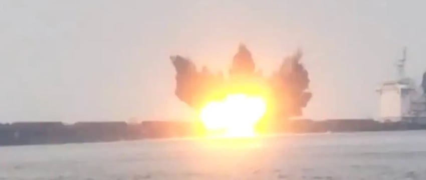 Хуситы из Йемена атаковали два судна в Красном море за использование портов Израиля.