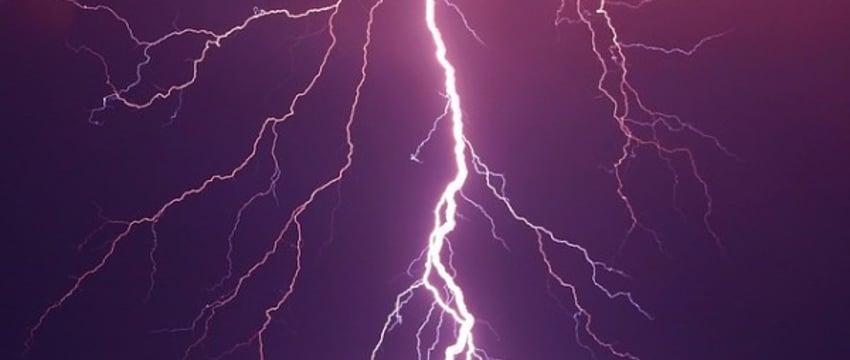 Невероятные истории выживших после удара молнии