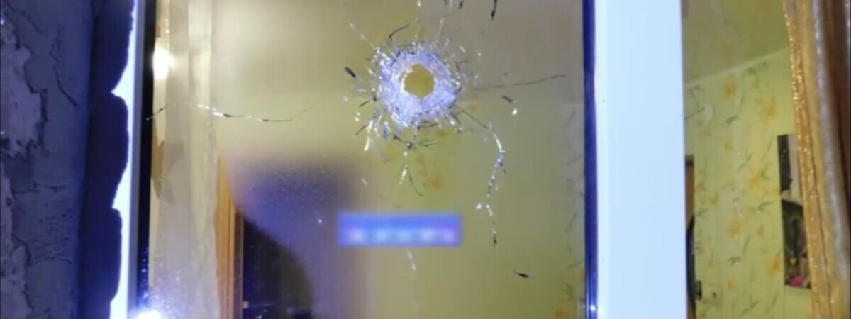 «Решил порадовать салютом» — В Шумилино охотник выстрелил в окно жилого дома — Видео