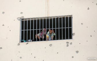 Куда нам идти? Жители Газы вынуждены укрываться в бывшей тюрьме из-за войны.