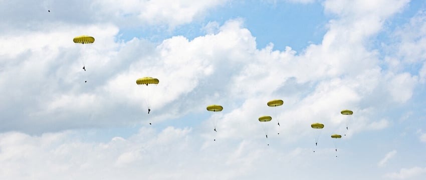 Паспорта британских десантников проверили сразу после высадки во Франции.