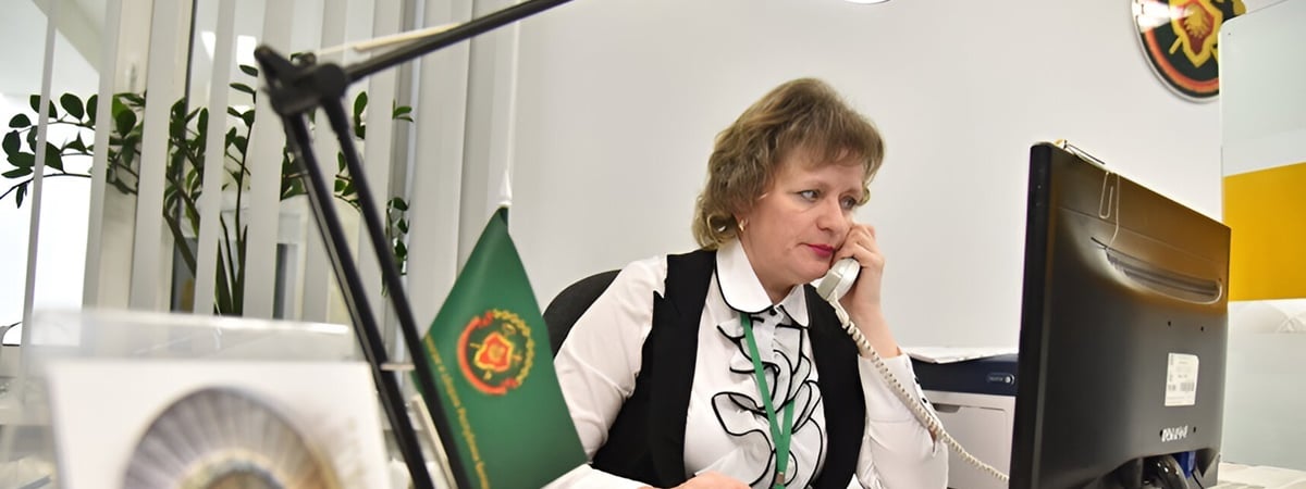 Некоторым белорусам стали приходить СМС с требованием уплатить 2,3 тыс. рублей в ФСЗН. За что? — Фото