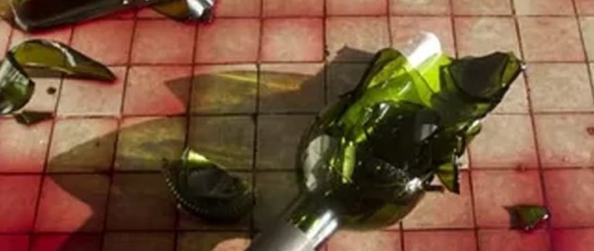 Кто должен возмещать стоимость случайно разбитого в магазине товара? Рассказала судья