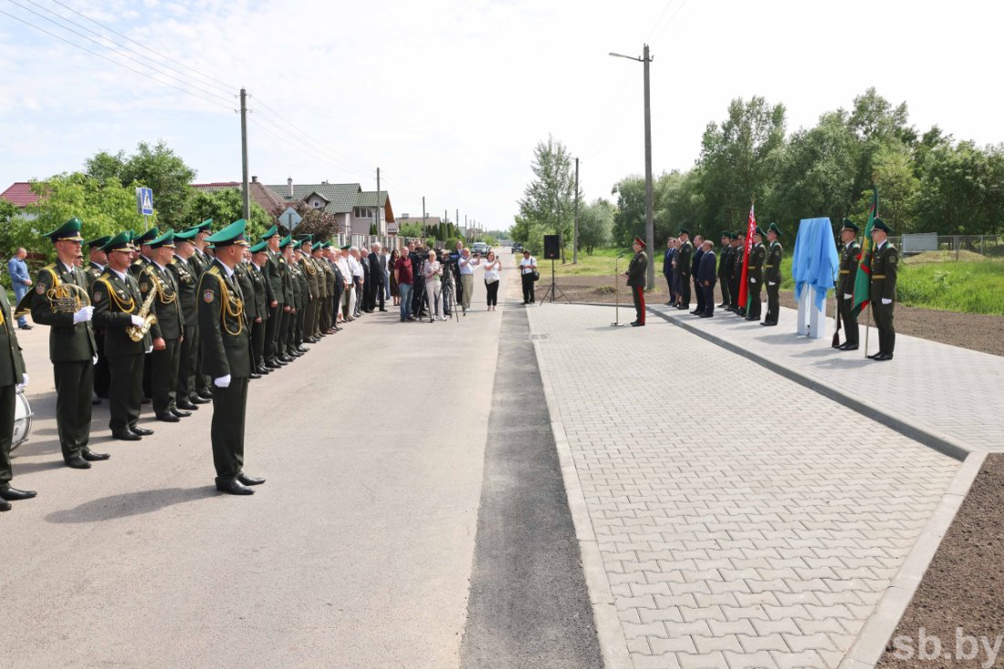 На пересечении улиц Врублевского и Барсукова в Бресте открыта стела в память о командирах-пограничниках