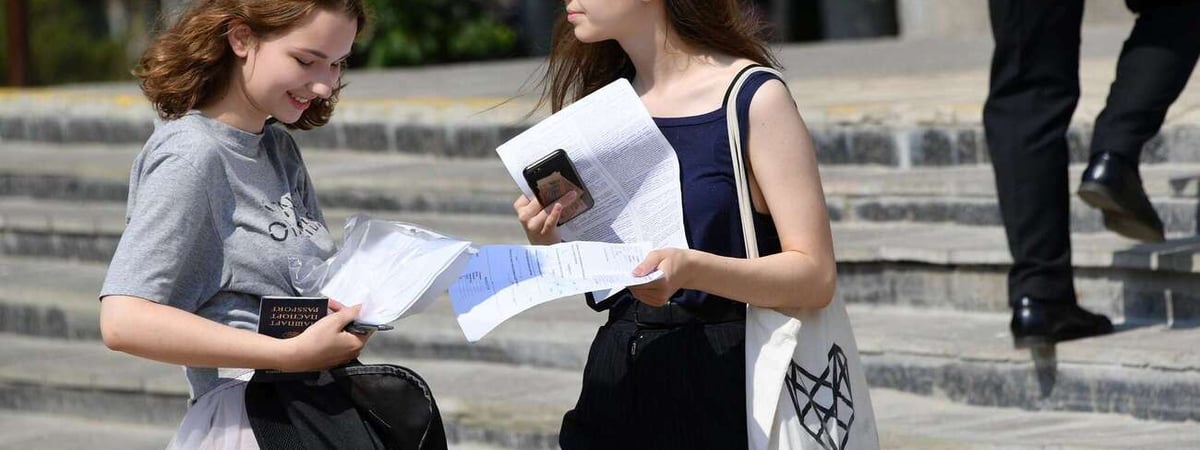В Мингорисполкоме рассказали, можно ли школьникам самим добраться до пункта проведения ЦЭ. А уехать?
