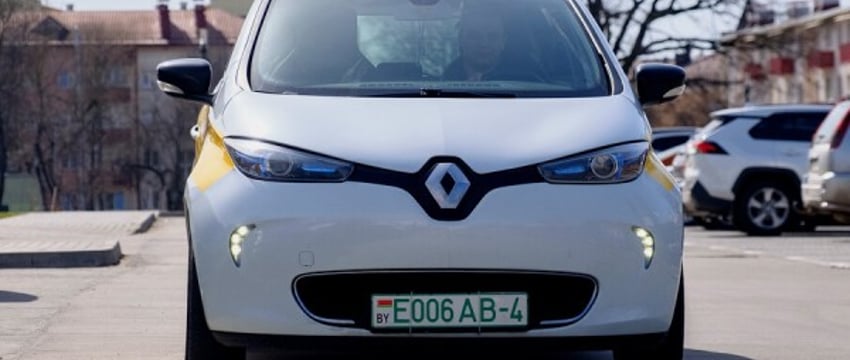 «С одного такси можно заработать 8 000 рублей». Владельцы Renault Zoe рассказали о выгоде «электричек»