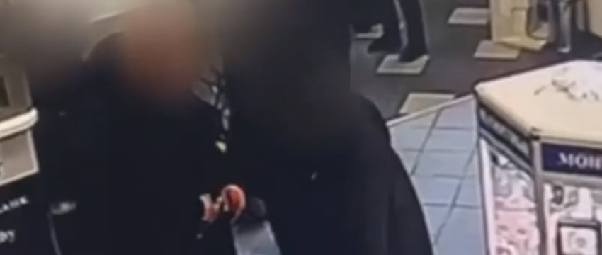 В минском банке у мужчины открыто украли 17 тысяч евро