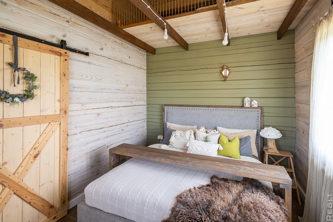 Молодая семья построила уютный дом из старого сруба. Побывали у них в гостях