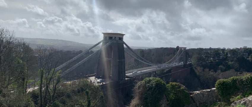 Человеческие останки, найденные в чемоданах на британском мосту, объявлены в розыск полицией