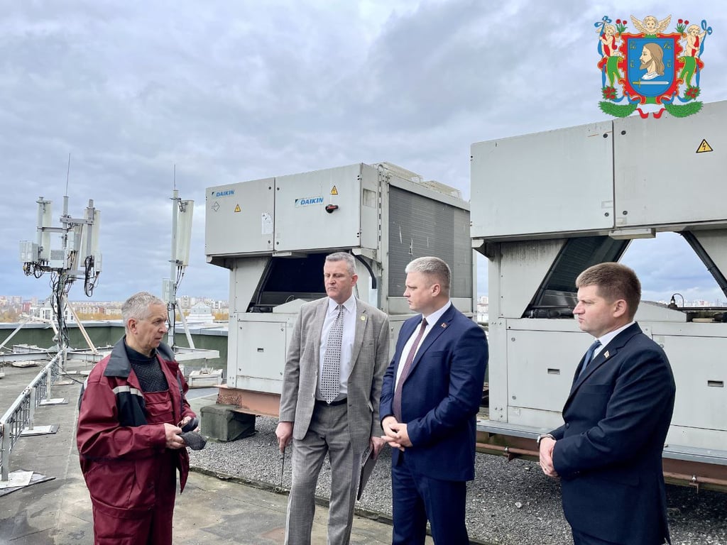 Председатель Витебского горисполкома Алексей Героев ознакомился с работой гостиничного комплекса «Лучеса». Фото ГИК