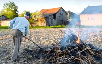В МЧС рассказали, как сжигать мусор, чтобы не заплатить штраф в размере 1200 рублей — Полезно