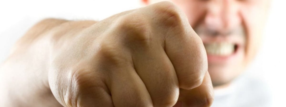 В Мостах отец избивал собственного сына — что ему за это будет