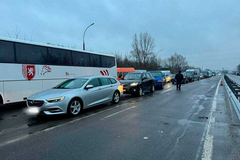 «Жесть и ад». Белорусы рассказали, как стоят в очереди на границе с Польшей