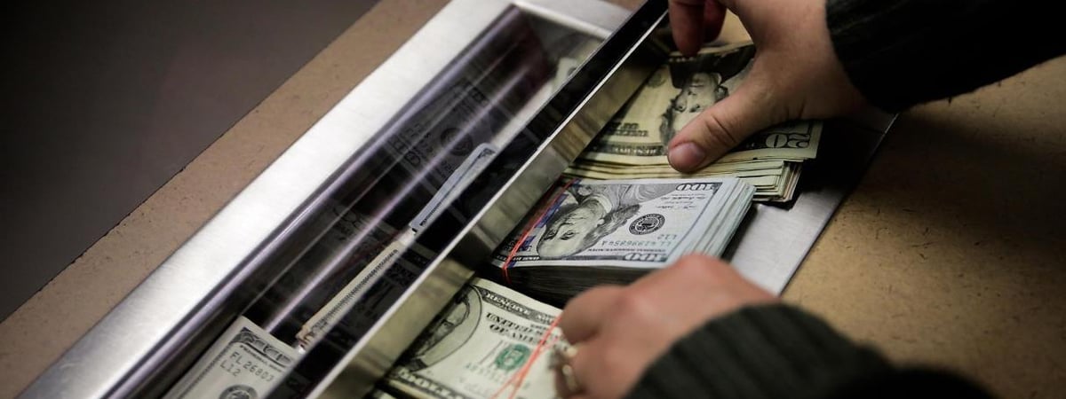 Доллар подешевел сразу на 6 копеек в Беларуси. Как упал евро и укрепился российский рубль?