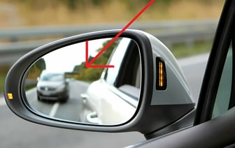Об этих 4 «секретных» функциях автомобильных зеркал знают не все. Как облегчат вождение? — Полезно