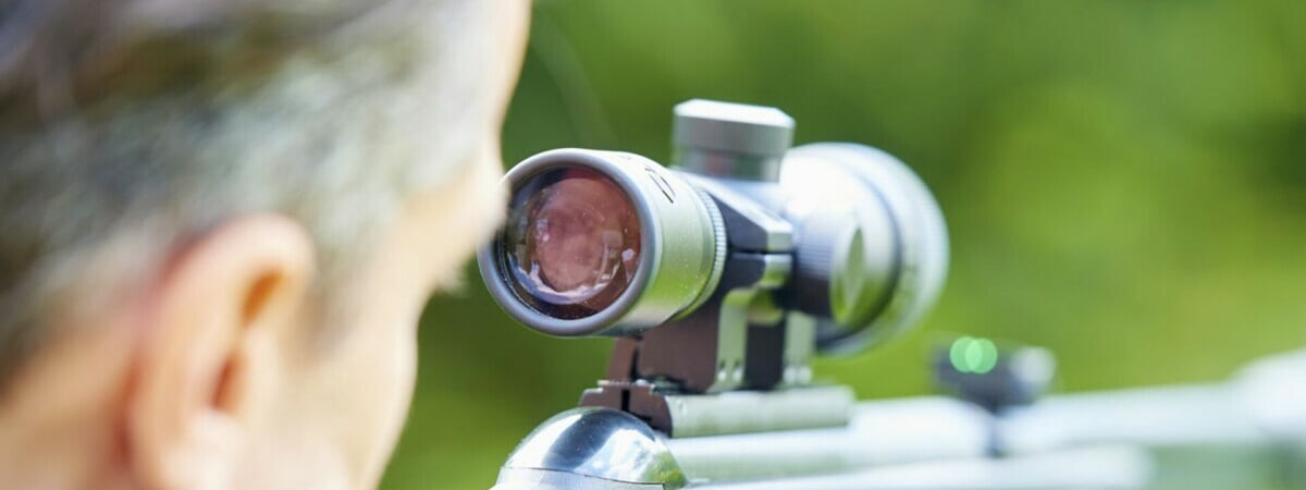 «Бесил шум» — В Мядельском районе мужчина выстрелил из винтовки в семиклассника