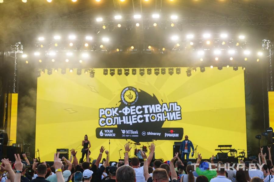 Рокеры «отрываются»: в Пружанах прошел первый день «Солнцестояния»