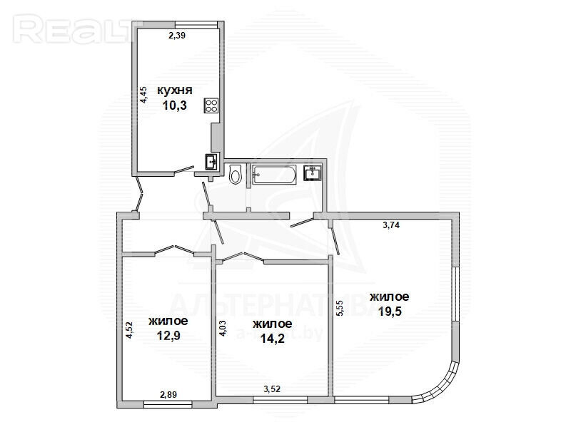 Этот дом в центре Бреста — межвоенный польский функционализм. Там продают интересную квартиру