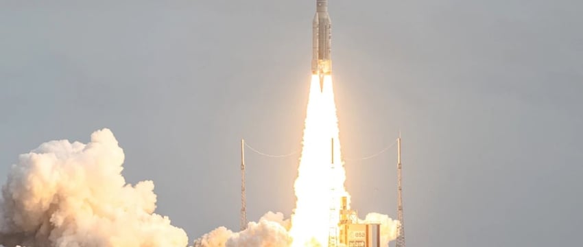 Этот 6-тонный космический корабль пролетит мимо Земли, а затем направится к Юпитеру.