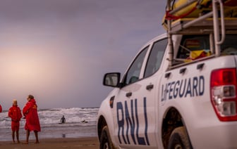 В Могилеве 93-летний пенсионер забыл выключить плиту и едва не погиб на пожаре — его спасли соседи