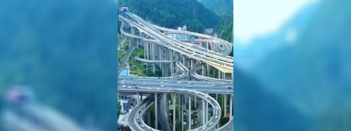 «Американские гонки в небе» — В TikTok показали «самую страшную» в мире автомобильную развязку — Видео