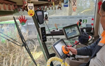 «Днёвка» — 168 рублей! Сколько зарабатывает механизатор на кормоуборочном комбайне John Deere