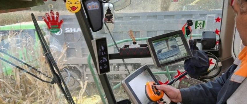 «Днёвка» — 168 рублей! Сколько зарабатывает механизатор на кормоуборочном комбайне John Deere