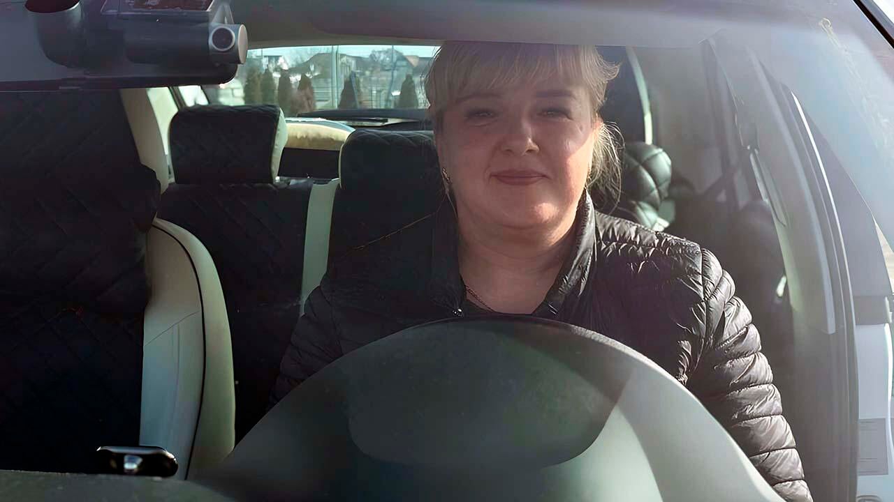 Белоруска стала водителем такси и рассказала, сколько зарабатывает