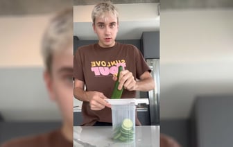 Этот рецепт салата стал причиной дефицита огурцов в Исландии. Что заставило подписчиков поставить миллион лайков в Tiktok? — Видео