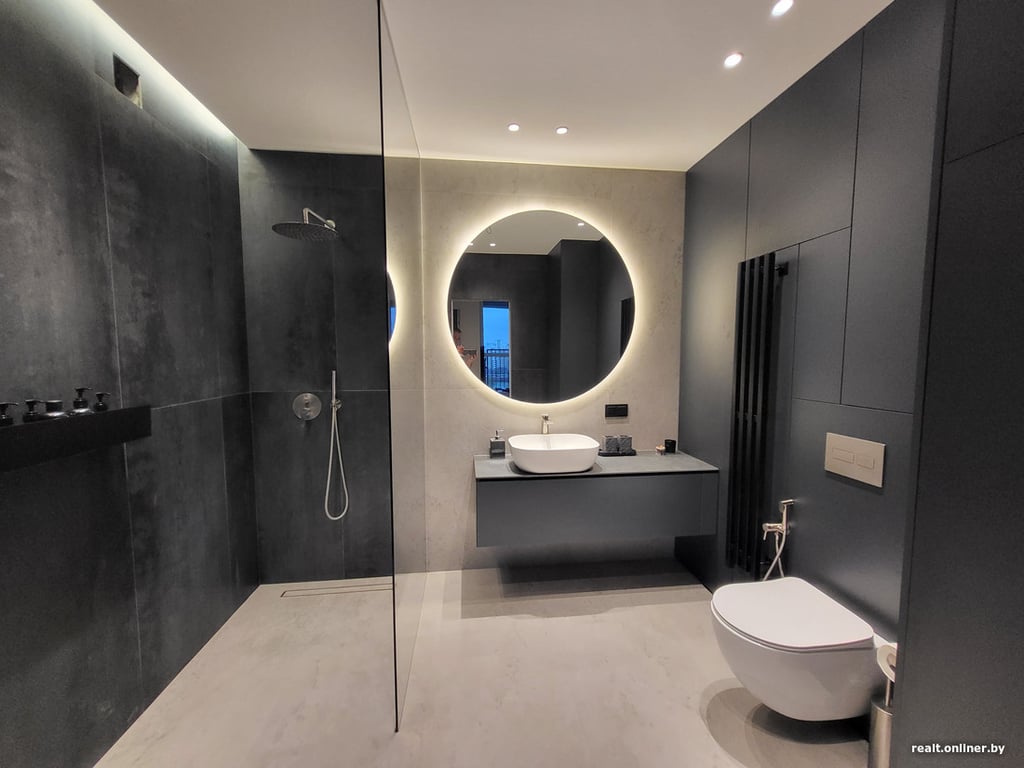 Пара белорусов потратила солидную сумму, чтобы сделать из санузла «черную жемчужину»