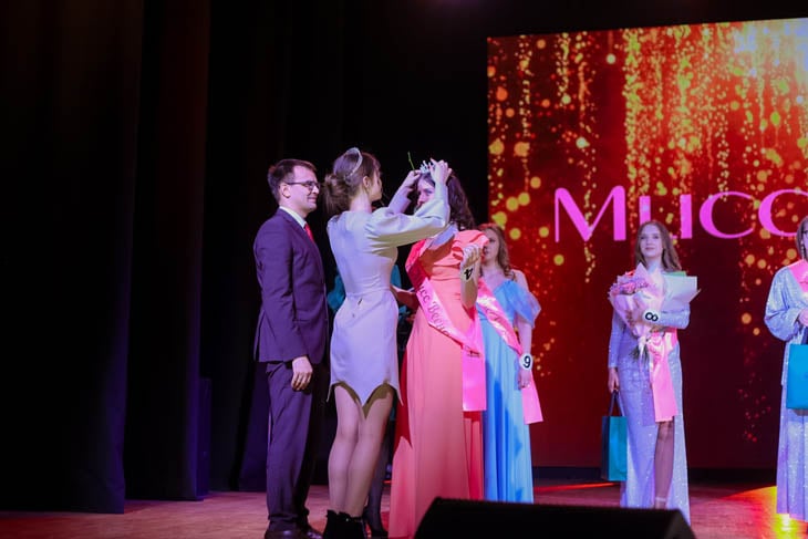 В Кобрине выбрали победительницу конкурса «Мисс Весна-2024»